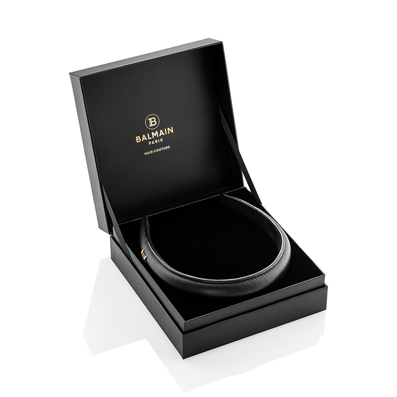BALMAIN HAIR Ylellinen pääpanta aidosta nappanahkasta ja 18k karaatin kullatulla logolla / Puffed Leather Headband Golden B-Logo, Black L - Image 2