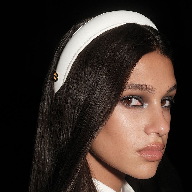BALMAIN HAIR Ajatonta eleganssia aidosta nahasta ja kullatuista yksityiskohdista / Legacy Leather Puffed Headband White (Limited Edition) - Image 2