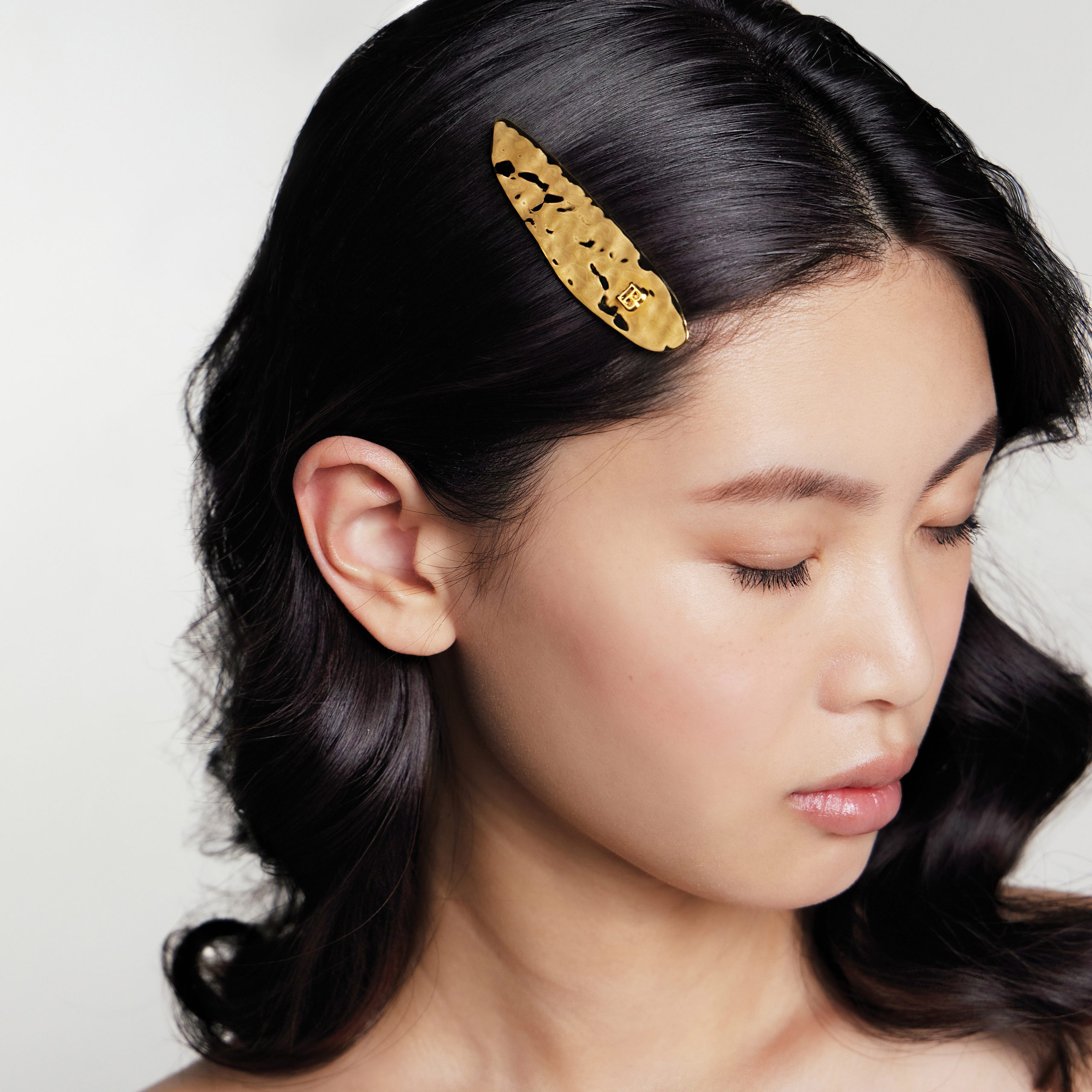 BALMAIN HAIR kultainen hiuspinni koko M / PRINTEMPS GOLDEN LEAF SLIDE - Image 2